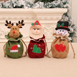 Weihnachtliche Kordelzugbeutel aus Sackleinen mit Weihnachtsmann-, Rentier- und Schneemann-Motiven