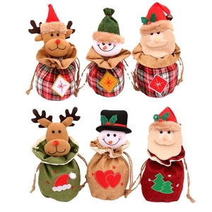 Weihnachtsgeschenktüten aus Jute mit Weihnachtsmann- und Rentier-Kordelzug-Motiven