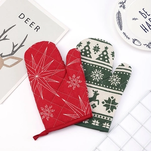 Christmas oven mitts and pot holder set with red snowflake and green reindeer patterns