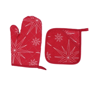 Christmas kitchen heat insulation set with red star pattern oven mitt and potholder