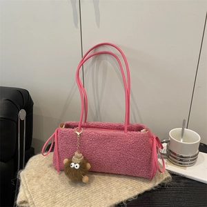 Borsa a Spalla da Donna in Finta Lana di Agnello Con Ciondolo a Mostro Borsa Sotto l'Ascella in Peluche Moda Pendolare