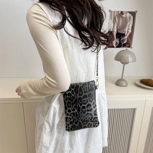 Chic leopard print crossbody chain bag for women stylish 2025 retro fashion accessory