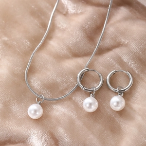 Ensemble de bijoux élégants en acier inoxydable avec collier perle et boucles