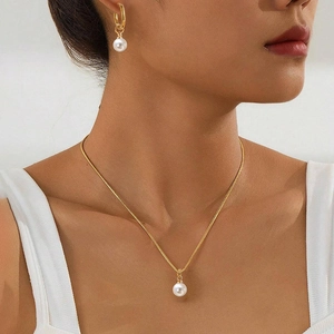 Parure De Bijoux Élégante En Acier Inoxydable Et Künstliche Perles D'imitation Pour Femmes Collier Chaîne Serpent Et Créoles