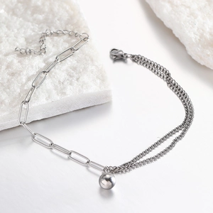 Bracelet de cheville asymétrique en acier inoxydable avec chaîne et pendentif boule