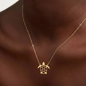 Women's Stainless Steel Hollow Sea Turtle Pendant Necklace Exquisite Animal Shape Clavicle Chain Jewelry Gold Silver Color Daily Gift