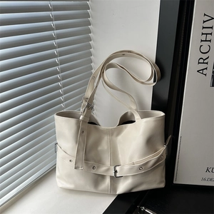 PU Leather Tote Bag Women Vintage Urban Simple Shoulder Bag Belt Buckle Eyelets Large Capacity Commuting Casual Handbag