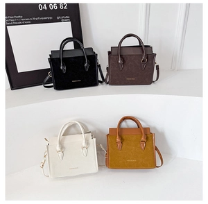 Détails de quatre sacs à main vintage en cuir noir marron beige et jaune moutarde