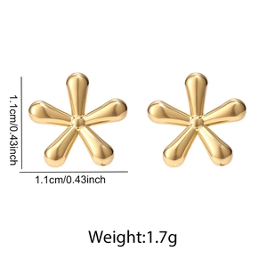 Detail view of 1.1cm gold flower stud earrings with polished mirror finish surface