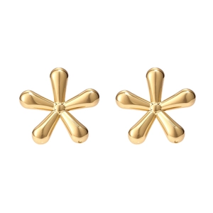 Elegant gold flower stud earrings in polished stainless steel for women fashion