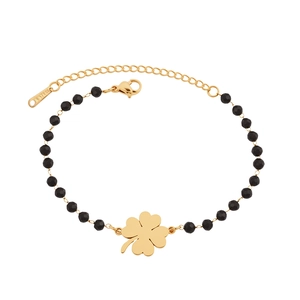 Bracelet perlé en acier inoxydable doré avec pendentif trèfle noir et fermoir ajustable