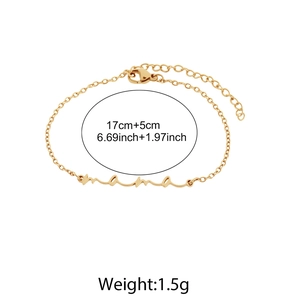Détail du bracelet mama doré avec fermoir mousqueton et spécifications de longueur ajustable