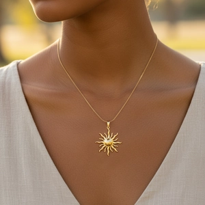 Sun Pendant Necklace Stainless Steel Sunburst Charm Chic Minimalist Light Luxury Jewelry For Women Trendy Accessories