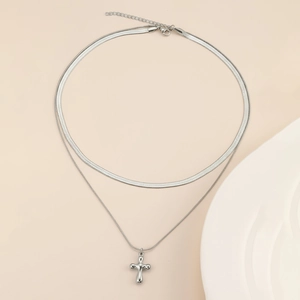 Collier double rang en acier inoxydable argenté avec pendentif croix et chaîne serpent