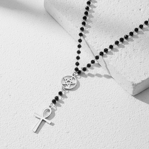 Collier gothique Y2K en perles noires avec pendentif pentagramme et croix Ankh