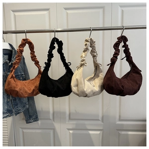 Variété de sacs à bandoulière en velours rétro en marron, noir, blanc et couleurs café