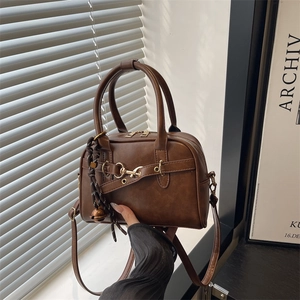 Vintage Women PU Leather Boston Shoulder Bag Retro Horsebit Buckle Handbag With Tassel Bell Pendant Crossbody Bag