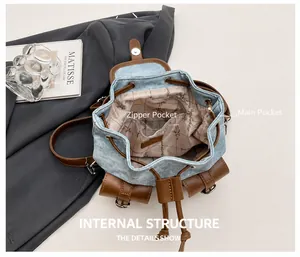 Vue détaillée de l'intérieur du sac à dos en jean avec doublure carte et cordon