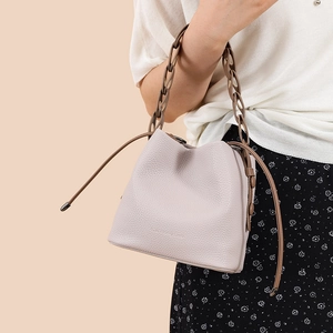 Chic light purple lychee pattern leather bucket bag with chunky chain strap and drawstring