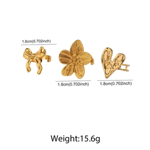 Detailed dimensions showing 1.8cm gold stainless steel floral and heart open ring set
