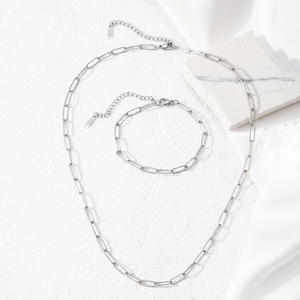 Ensemble collier et bracelet en maille trombone argentée avec fermoir réglable à homard