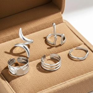 Set di 5 anelli regolabili in acciaio inossidabile argento con design minimalista