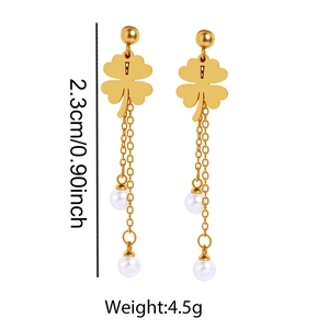 Detail view of four-leaf clover tassel earrings with faux pearls, 2.3cm height and 4.5g weight