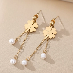 Golden clover earrings with white pearls and long tassel fringe for a stylish look