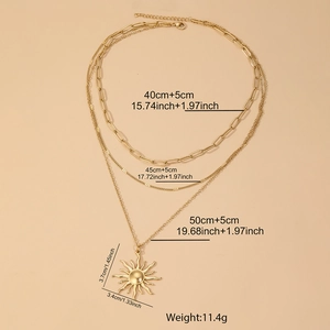 Détails des dimensions du collier triple rang doré avec pendentif soleil pour femme