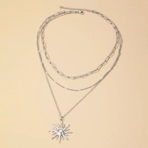 Collier multicouches en acier inoxydable avec pendentif soleil et chaîne à trombones