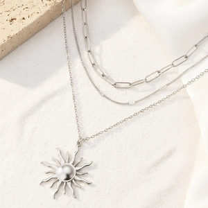 Collier multicouche en acier inoxydable avec pendentif soleil et perle centrale