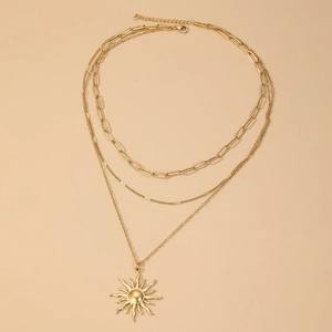 Collier multi-rangs doré en acier inoxydable avec pendentif soleil et maille trombone