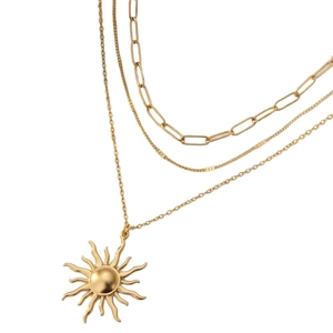 Collier multicouche doré en acier inoxydable avec pendentif soleil et maillons épais