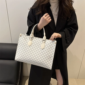 Sac cabas vintage avec motif M imprimé et poignées en cuir élégantes pour femmes