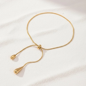 Chevillère réglable en acier inoxydable doré avec pendentifs gouttes sur sable blanc