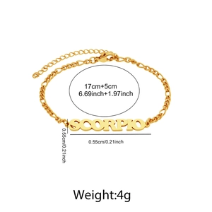 Detail van 18K vergulde Scorpio sterrenbeeld armband met stijlvolle Figaro schakels