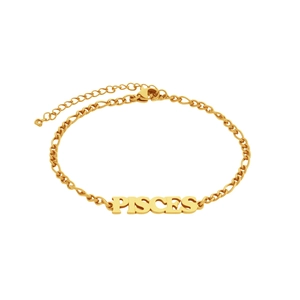 Detail van 18K vergulde Figaro-armband met een 3D-vissen-sterrenbeeldletterhanger