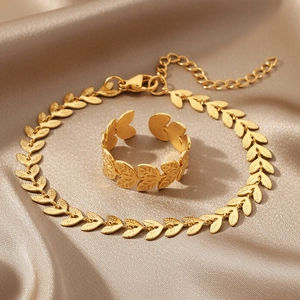 Parure de bijoux dorés avec bracelet feuille de laurier et bague ouverte pour femme