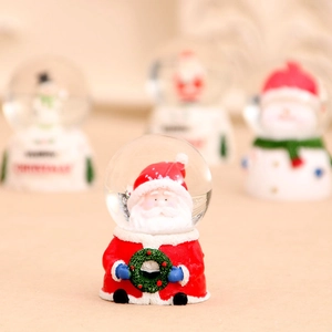 Boule à neige lumineuse du Père Noël avec socle en résine pour décoration de bureau