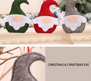 Détail de gnomes artisanaux en feutre avec bonnets pointus et barbes blanches en trois couleurs