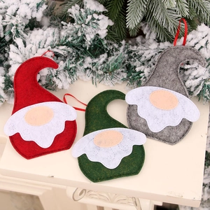 Trois gnomes de Noël nordiques en feutre rouge vert et gris avec cordes de suspension