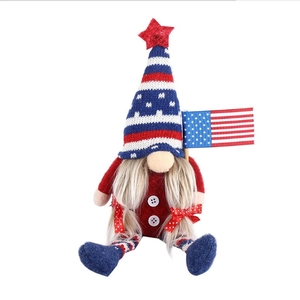 Gnomo de peluche del Día de la Independencia de EE. UU. con bandera americana
