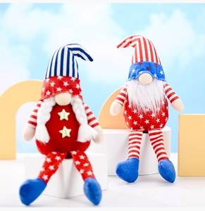 Detalle de gnomos masculino y femenino del Día de la Independencia con piernas largas