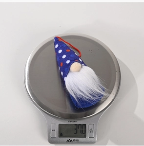 Weight display of 37.0g for the patriotic Independence Day gnome pendant on a scale