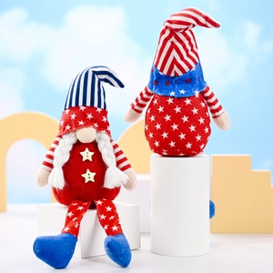 Pareja de gnomos del Día de la Independencia con bandera de EE. UU. en fondo azul