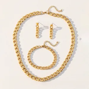 Parure de bijoux trois pièces chaîne cubaine dorée collier bracelet et boucles