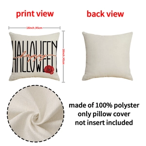Housse de coussin Halloween avec fleurs rouges et typographie noire en 45 cm