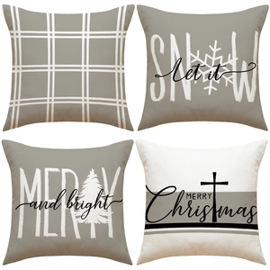 Dettaglio della trama di quattro federe natalizie in lino con scritte a tema