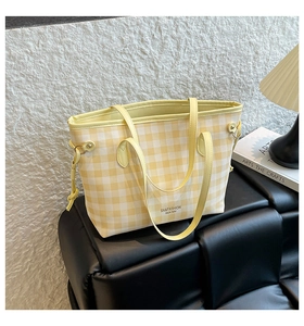 Detail of yellow and white checkered tote bag with branded SN&FASHION leather handles