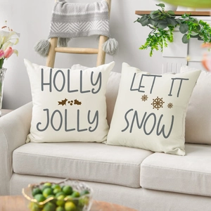 Detail der Weihnachtskissenbezüge mit Holly Jolly und Let It Snow Druck auf Leinenstoff